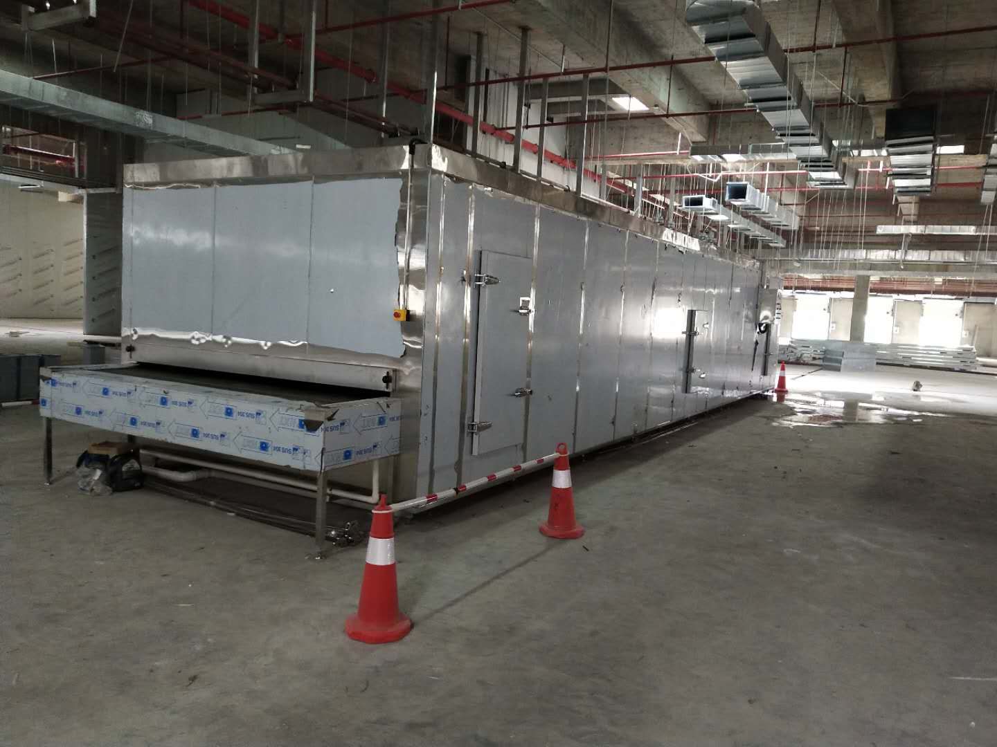 弗斯特制冷设备科技公司 为 约旦客户安装 500kg / h 隧道速冻机 冻鸡肉 